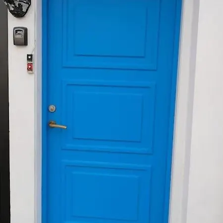 The Blue Door Apartment *